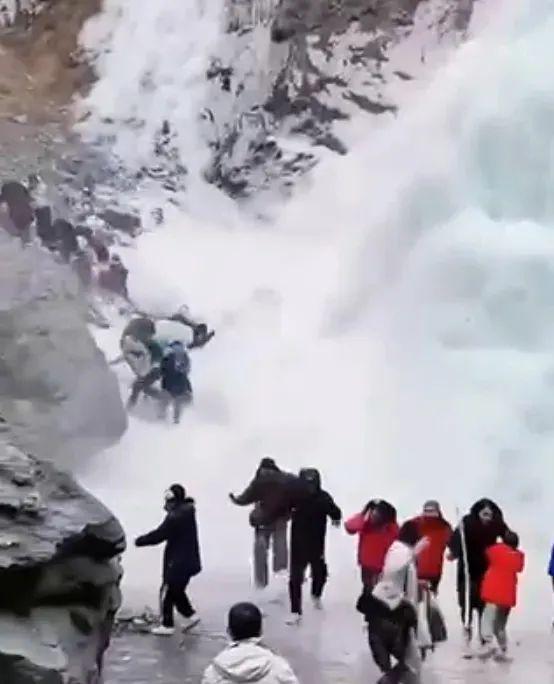 ；中国游客烧额山滑雪窒息身亡 犀牛说新利娱乐帕劳九名失联潜水者成功获救(图29)